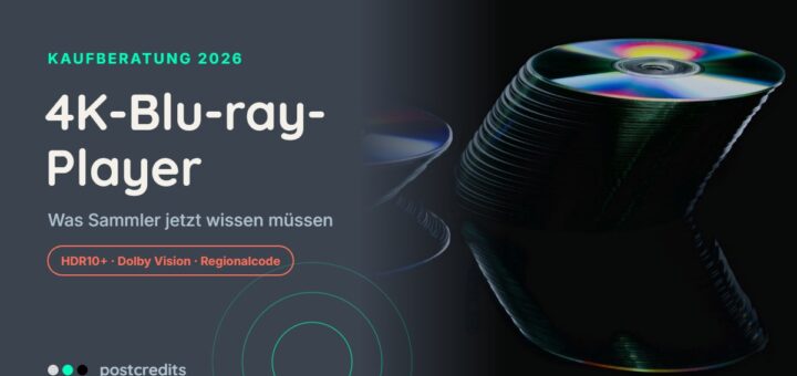 Gestapelte Discs mit Regenbogenreflexen neben dem Schriftzug 4K-Blu-ray-Player: was Sammler jetzt wissen müssen